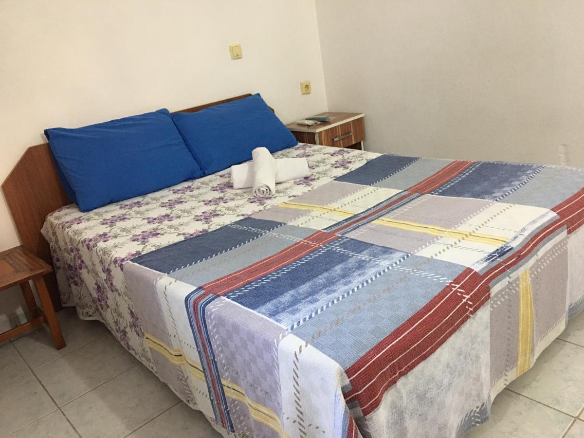 Keramos Pansiyon 菲尼克 外观 照片